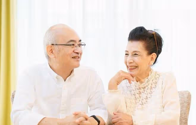 再婚老伴生病,大爺出錢出力,可到自己時,大媽:4個條件就伺候