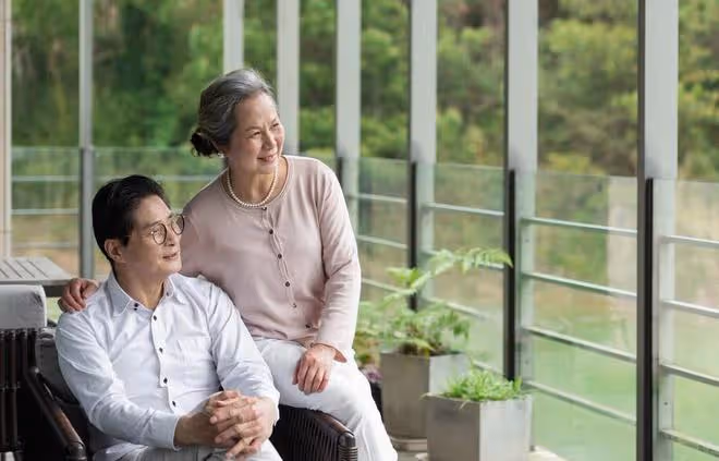 再婚老伴生病,大爺出錢出力,可到自己時,大媽:4個條件就伺候