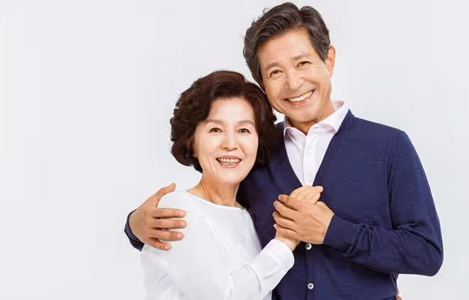 再婚老伴生病,大爺出錢出力,可到自己時,大媽:4個條件就伺候