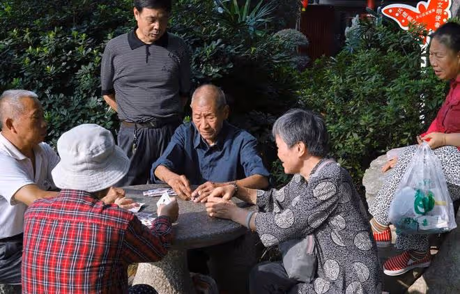 三位老人告訴你：退休後，這3種地方不能常去，容易影響晚年生活