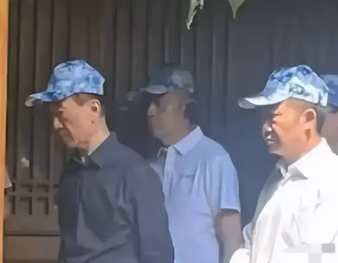 王健林還清6000億債務復出,面容憔悴,兒子王思聰或移民日本引熱