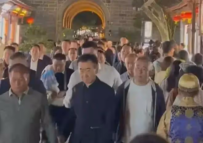 王健林還清6000億債務復出,面容憔悴,兒子王思聰或移民日本引熱