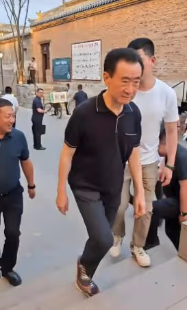 王健林還清6000億債務復出,面容憔悴,兒子王思聰或移民日本引熱