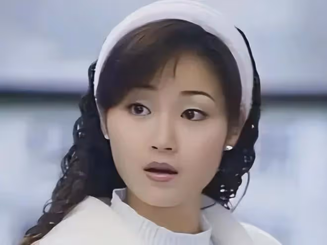 愛過令狐沖,甩過甄子丹,相識7天閃婚,54歲張弛有度如馬伊琍