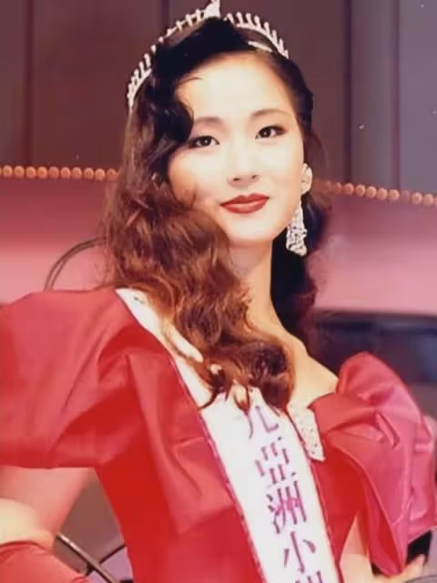 愛過令狐沖,甩過甄子丹,相識7天閃婚,54歲張弛有度如馬伊琍