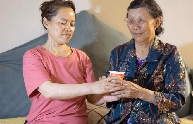 43歲阿姨:給78歲老人當住家保姆,對方待我如家人,可我卻想辭職