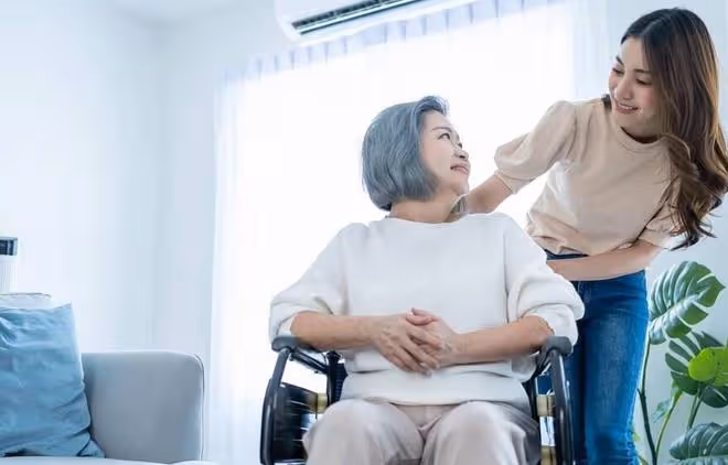 43歲阿姨:給78歲老人當住家保姆,對方待我如家人,可我卻想辭職