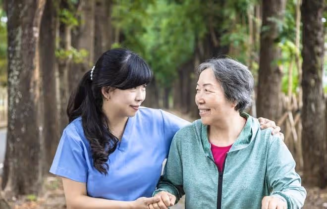 43歲阿姨:給78歲老人當住家保姆,對方待我如家人,可我卻想辭職