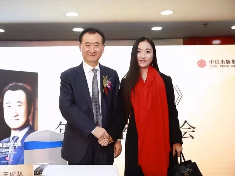 70歲的王健林做錯了什麼?3年還清6000億,如今股份再遭凍結