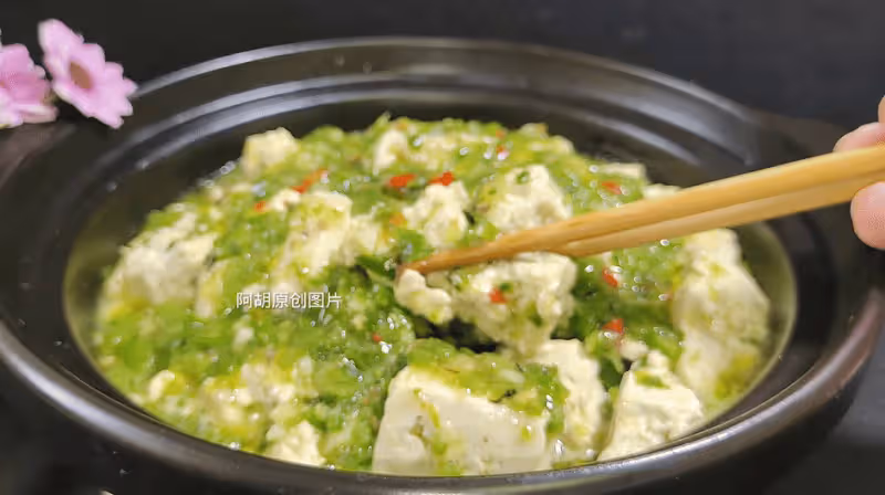 豆腐和它天生一對,花小錢吃大美味!一燉一拌香滿屋,一口軟嫩、滿口好食慾