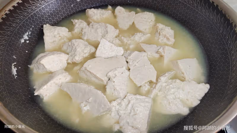 豆腐和它天生一對,花小錢吃大美味!一燉一拌香滿屋,一口軟嫩、滿口好食慾