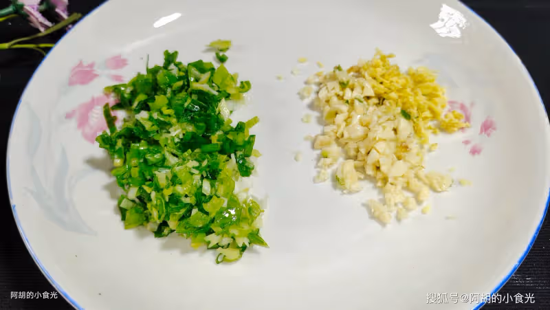 豆腐和它天生一對,花小錢吃大美味!一燉一拌香滿屋,一口軟嫩、滿口好食慾