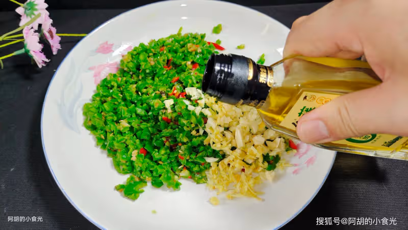 豆腐和它天生一對,花小錢吃大美味!一燉一拌香滿屋,一口軟嫩、滿口好食慾