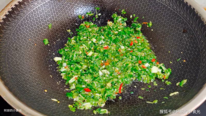豆腐和它天生一對,花小錢吃大美味!一燉一拌香滿屋,一口軟嫩、滿口好食慾