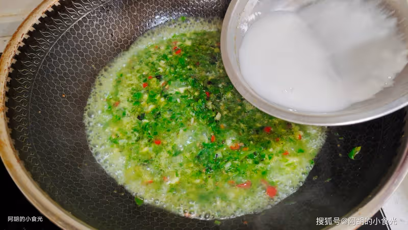 豆腐和它天生一對,花小錢吃大美味!一燉一拌香滿屋,一口軟嫩、滿口好食慾