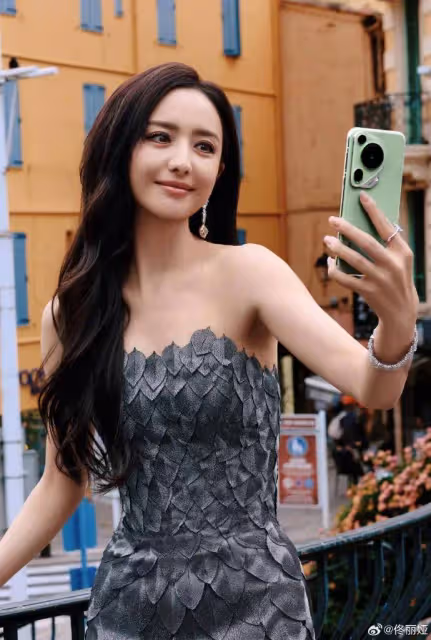 新疆女星佟麗婭紅毯寫真！雪膚玉貌美得讓人窒息