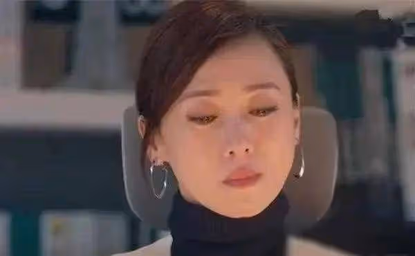 曾經的風月片」女王,55歲翁虹穿透視裝,這誰頂得住啊?