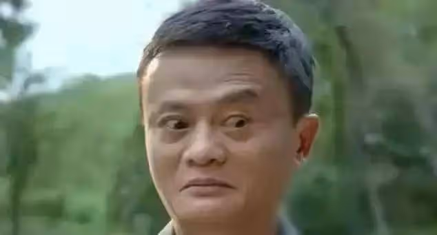 馬雲豪宅家宴現驚人變化!昔日巨頭身材走樣,面容滄桑,汪涵的笑容揭示一切