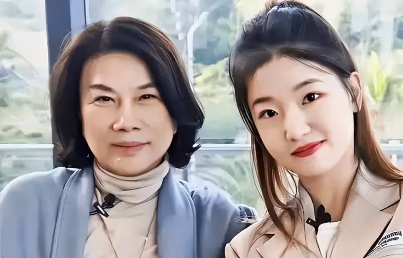 看了董明珠,再看璩靜,我發現:強勢精明的女人,都有這4個特徵