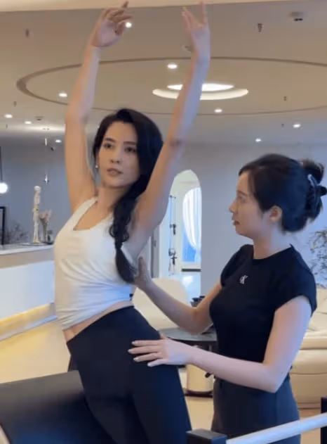 汪峰被第五任女友李巧迷倒,看完她練普拉提的美照,瞬間秒懂了!