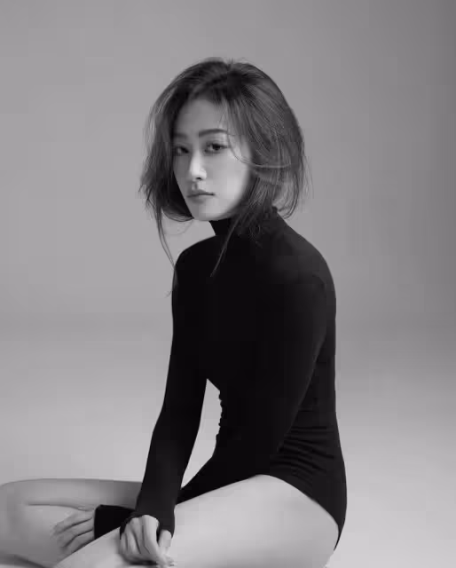 29歲TVB前女星大曬白滑長腿!嫁富二代老公後定居上海!