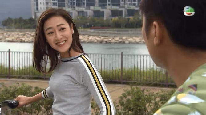 29歲TVB前女星大曬白滑長腿!嫁富二代老公後定居上海!
