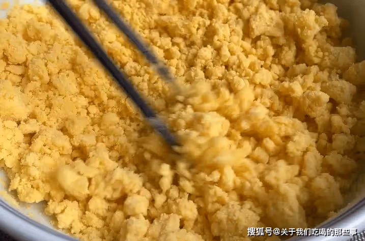 窩窩頭怎麼做好吃?掌握2個技巧,窩頭口感筋道,放涼了也不硬