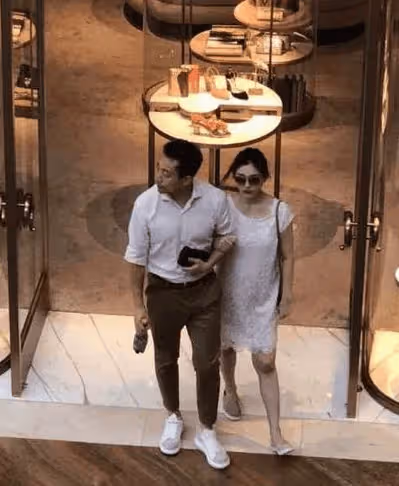 汪小菲未婚妻是懂得怎麼氣大S的，大把花錢名包在手，幸福我有你沒有