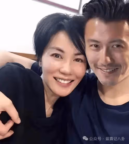 為情所困！王菲獨自遊玩被拍到，56歲瘦得只剩骨架，頭也有點禿