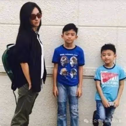 張柏芝帶兒子見爸爸,謝霆鋒滿眼淚光令人心酸!網友:王菲介意嗎