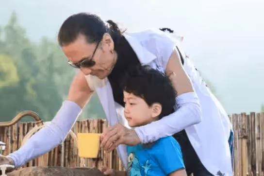 一張出生證明,揭開三胎生父真相後,才知張柏芝流產4次有多卑微!