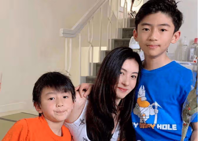 張柏芝小兒子稱呼謝霆鋒什麼?聽到張柏芝的回答,直接驚掉了下巴!