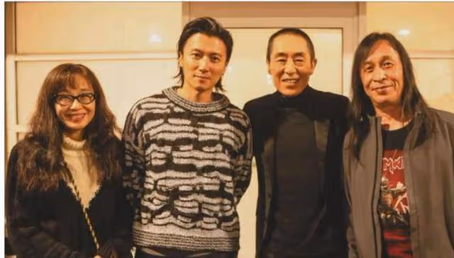 43歲謝霆鋒近照:越來越像父親謝賢了!這對父子連穿衣打扮都相似