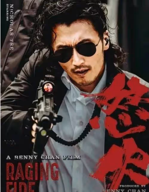 43歲謝霆鋒近照:越來越像父親謝賢了!這對父子連穿衣打扮都相似
