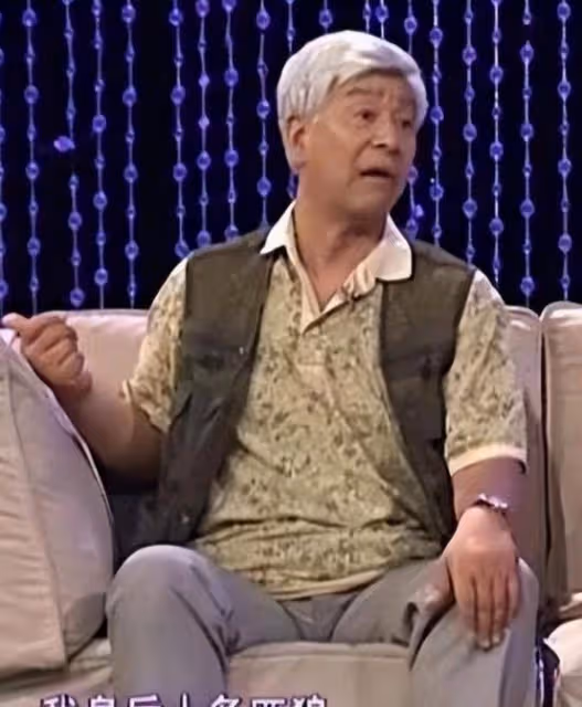 老戲骨張洪傑:照顧癱瘓妻子30年,被3個子女啃老,77歲還要工作