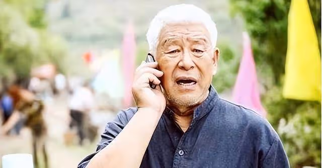 老戲骨張洪傑:照顧癱瘓妻子30年,被3個子女啃老,77歲還要工作