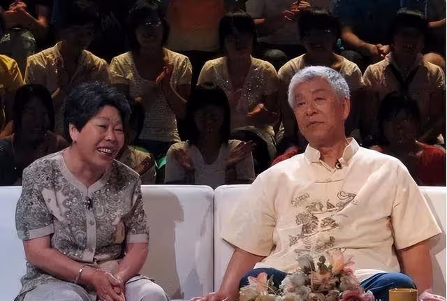 老戲骨張洪傑：照顧癱瘓妻子30年，被3個子女啃老，77歲還要工作