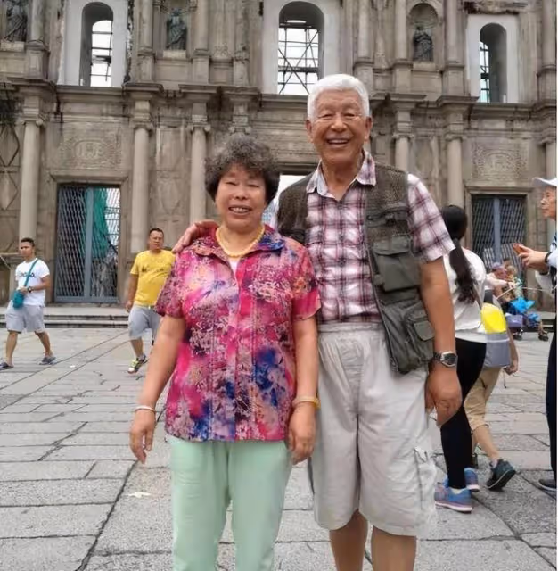 老戲骨張洪傑：照顧癱瘓妻子30年，被3個子女啃老，77歲還要工作