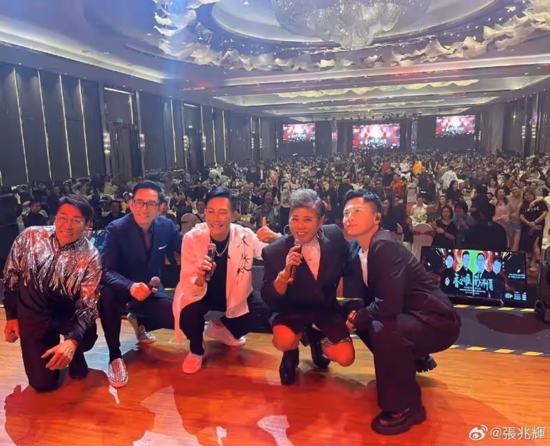61歲TVB知名港星遭狂迷獻吻!大馬登台人氣高,被表白幽默回應
