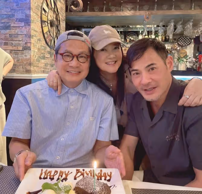 TVB御用反派鄭子誠獲劇組慶生!61歲狀態大勇,圈中妻子高調現身
