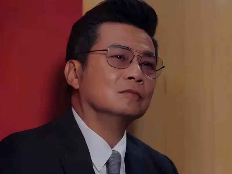 TVB御用反派鄭子誠獲劇組慶生!61歲狀態大勇,圈中妻子高調現身