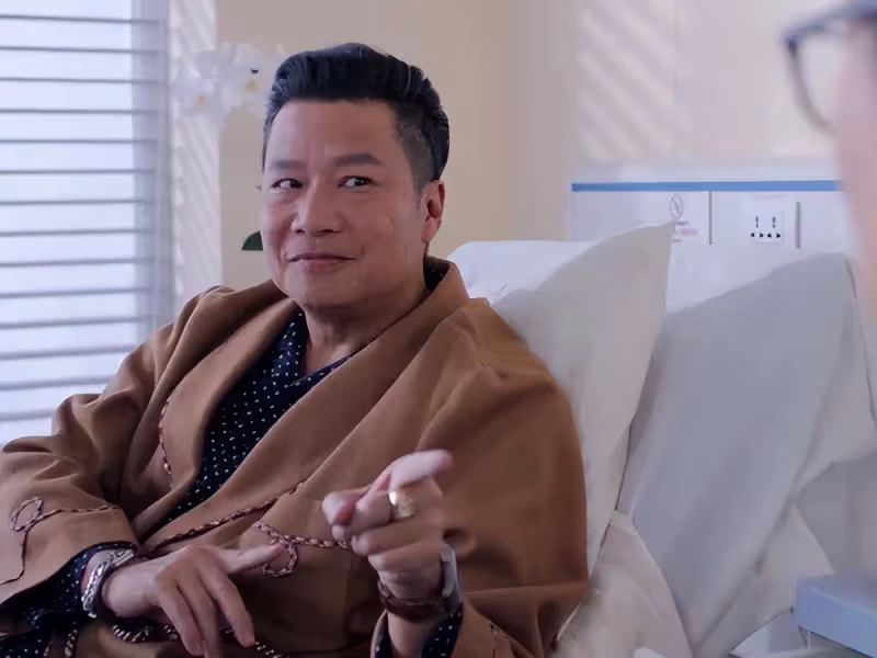 TVB御用反派鄭子誠獲劇組慶生!61歲狀態大勇,圈中妻子高調現身