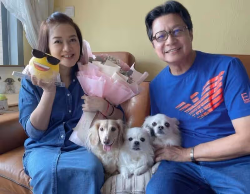 TVB御用反派鄭子誠獲劇組慶生!61歲狀態大勇,圈中妻子高調現身