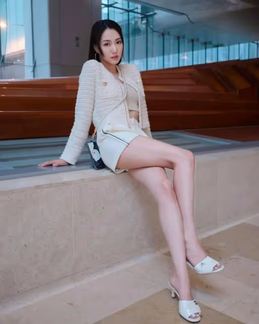 TVB「東張女神」曬婚紗照被指好事將近,曾與大32歲男星傳出父女戀緋聞