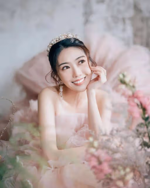 TVB「東張女神」曬婚紗照被指好事將近,曾與大32歲男星傳出父女戀緋聞
