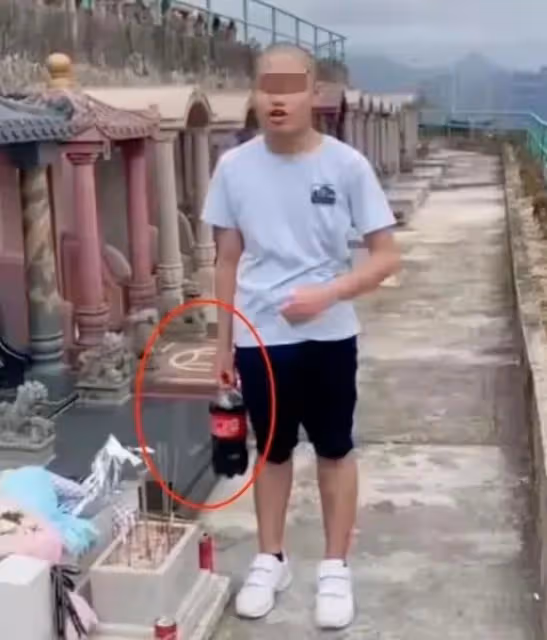 破壞黃家駒墓碑者已被控制,黃貫中落淚講述墓碑被砸的原因
