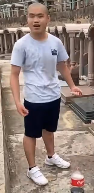 破壞黃家駒墓碑者已被控制,黃貫中落淚講述墓碑被砸的原因