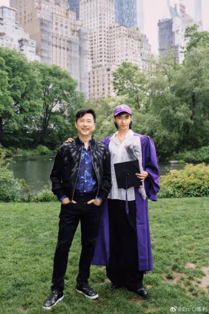 哈利520曬爸媽，分別與庾澄慶伊能靜同框秀幸福，高顏值隨父母