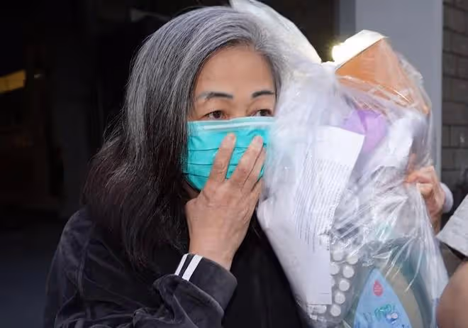 蔡天鳳案兇手出獄：前婆婆無罪釋放，滿頭白髮躲閃離開監獄