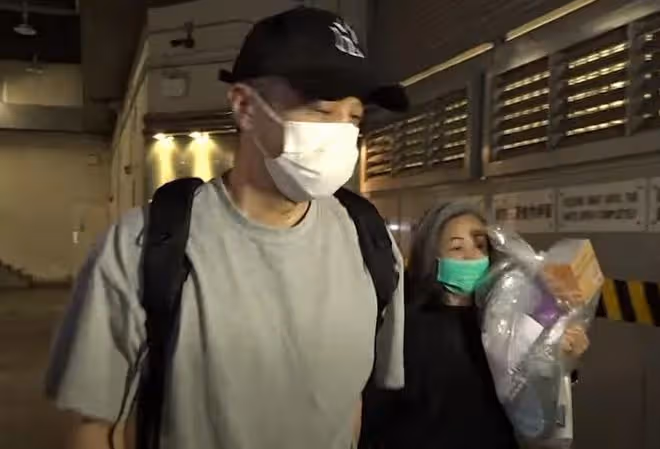 蔡天鳳案兇手出獄：前婆婆無罪釋放，滿頭白髮躲閃離開監獄